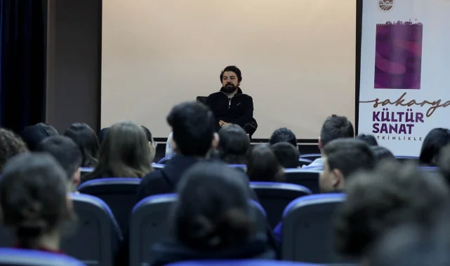 Sakarya'da yazar Yanık edebiyatsever gençlerle buluştu