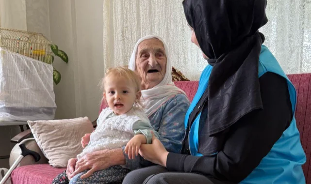 Sakarya'nın 105 yaşındaki çınarına tebessüm oldular