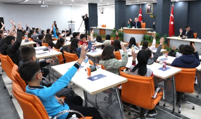 Sivas Belediye Meclisi'nde öğrencilerle özel oturum