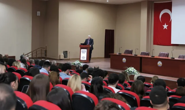 Trakya Üniversitesi'nde 'Trump sonrası dünya düzeni' konferansı