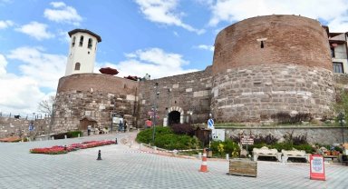 Ankara Kalesi'ne hassas dokunuş