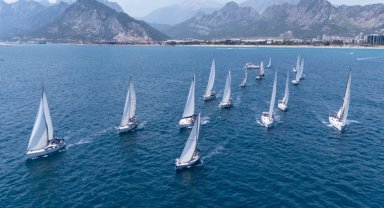 Antalya Körfezi'nde heyecan dolu yarış