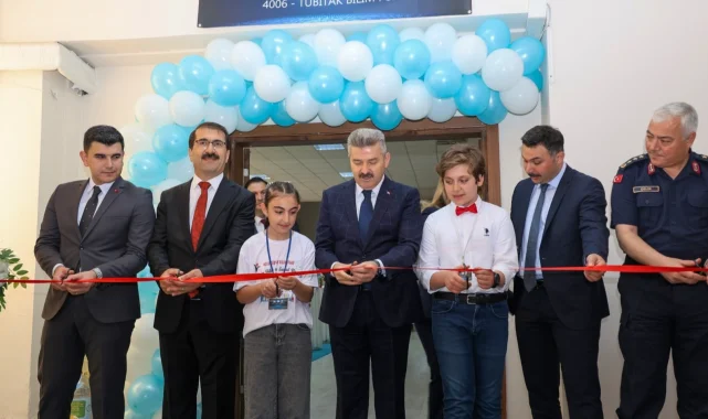 Artvin'de TÜBİTAK 4006 Bilim Fuarı açıldı