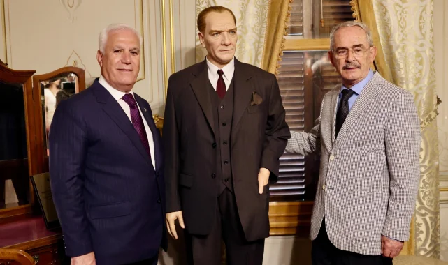 Atatürk'ün balmumu heykeli, Bursa Hünkâr Köşkü'nde