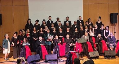 Bahçeşehirlilier efsane şarkıları seslendirdiler