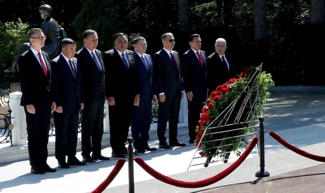 Bakan Yerlikaya'dan Bakü'de Aliyev'in kabrine ziyaret