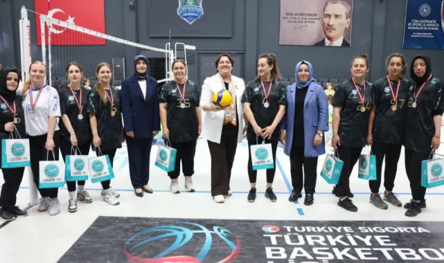 Bilgievi kursiyerleri, voleybol maçında hünerlerini konuşturdu