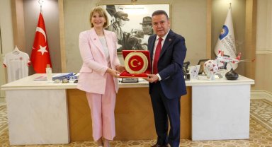 Birleşik Krallık Türkiye Büyükelçisi Başkan Muhittin Böcek'i ziyaret etti