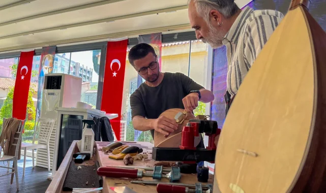 Bornova'da Çalgı Yapım Çalıştayı büyük ilgi gördü