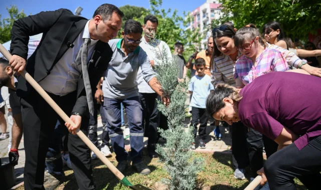 Bornova'da fidanlar toprakla buluştu