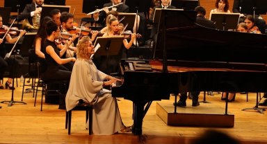 Bursa Nilüfer Senfoni Orkestrası ilk konserinde Gülsin Onay'ı ağırladı