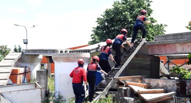 Bursa Osmangazi'de liselilerden nefes kesen tatbikat