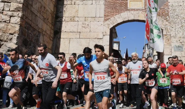 Bursa Osmangazi'de spor ile tarihi buluşturan koşu