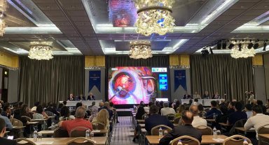 Bursa'da göz cerrahlarından canlı ameliyat