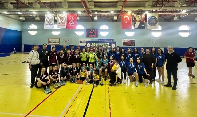 BUÜ'nün hentbol takımı Süper Lig'de
