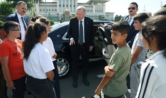 Cumhurbaşkanı Erdoğan, Adıyaman'dan gelen çocuklarla görüştü