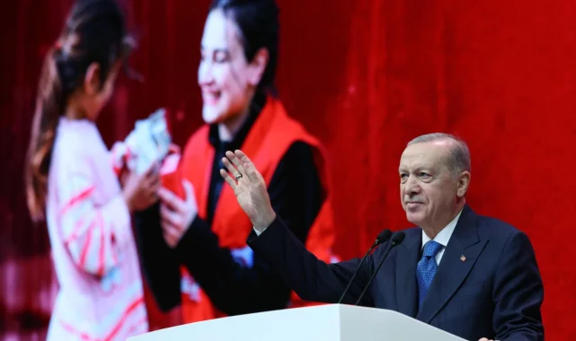 Cumhurbaşkanı Erdoğan'dan Kızılay'a övgü