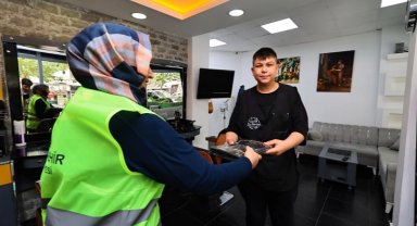 Denizli Büyükşehir berberlere penuar dağıtımına başladı