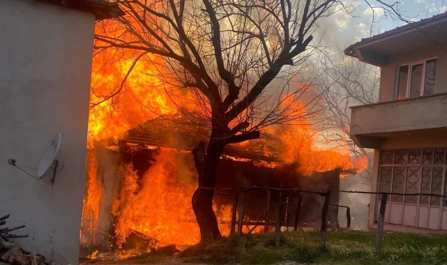 Düzce Yığılca'da ev ve traktör yandı