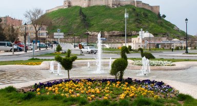  Gaziantep'te tarihi bölgede otopark sorununa pratik çözüm!