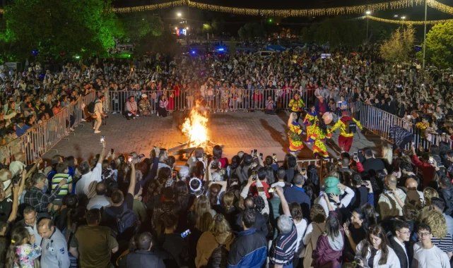 Hıdırellez ateşi İzmir Kültürpark'tan yükseldi