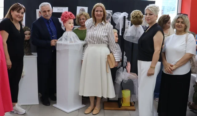 İZMEK'ten muhteşem defile ve yılsonu sergisi