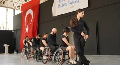İzmir Bornova'da dansın gücüyle engelleri aştılar