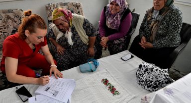 İzmir Bornova'da sağlık eğitimi köylerde