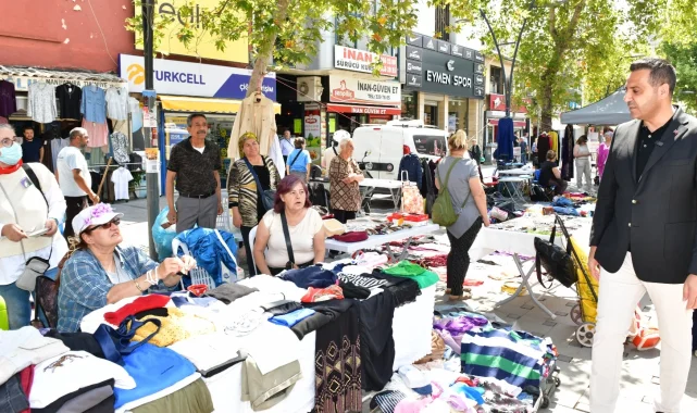İzmir Çiğli'de 2. el eşya ve kıyafet kermesine yoğun ilgi