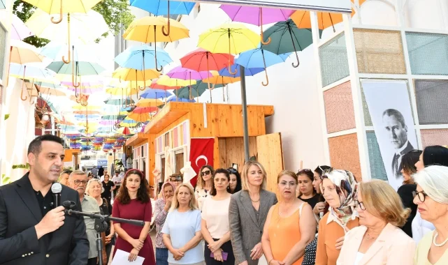 İzmir Çiğli'de kadınların el emeği ürünleri görücüye çıktı
