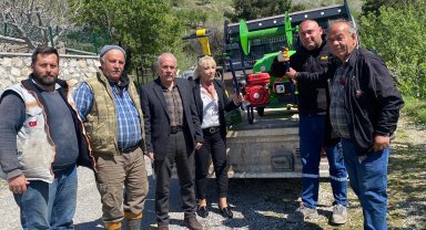 İzmir'de çiftçilere destek: İlaçlama makinesi hediye edildi