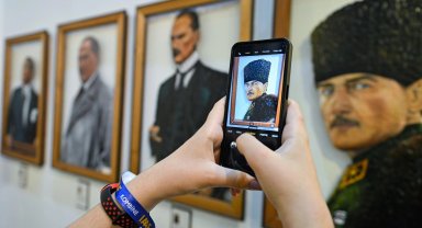 İzmir'de sanat ve antika fuarına yoğun ilgi