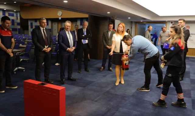 İzmir'de turizm işletmeleri afet güvenliği için bir araya geldi
