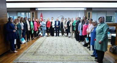 Kayseri Büyükşehir'den kadın muhtarlara Anneler Günü toplantısı