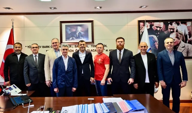 Kızıl Ordu Korosu'ndan Başkan Çavuşoğlu'na ziyaret