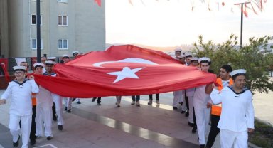 Kocaeli Çayırova'nın özel askerlerine kına gecesi