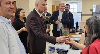 Kocaeli'de Başkan Sezer'den hemşirelere sürpriz kutlama