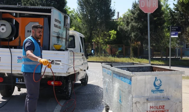 Kocaeli'de çöp konteynerleri yerinde yıkanıyor