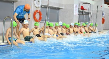 Konya Büyükşehir 6 ilçede yüzme öğretiyor