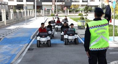 Konya Karatay'da trafik kültürü küçük yaşlarda kazandırılıyor
