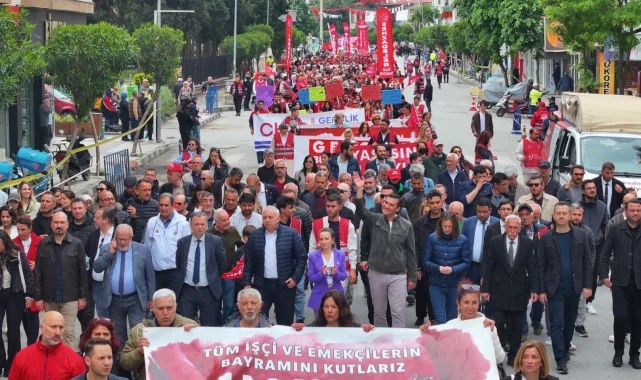 Manisa'da Başkan Zeyrek emekçilerle omuz omuza yürüdü