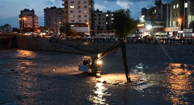 Osmaniye Kadirli'de sel felaketi... Bakan Yerlikaya son durumu paylaştı