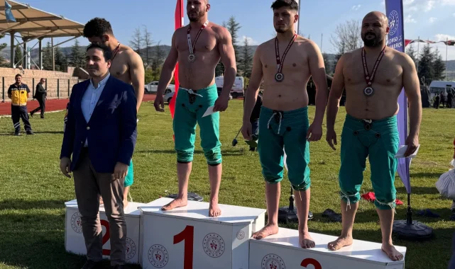 Sakaryalı pehlivanlardan Bilecik'te bir altın, bir gümüş madalya