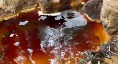 Sivas'ta yeni çevre felaketi! Dere kırmızıya boyandı!