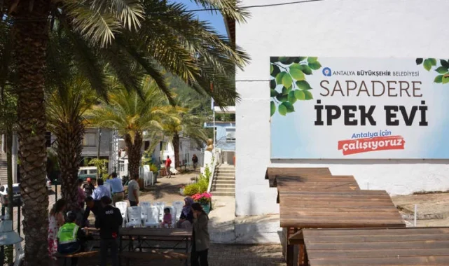 Antalya Büyükşehir'den üreticiye ipek böceği beslenme tablası