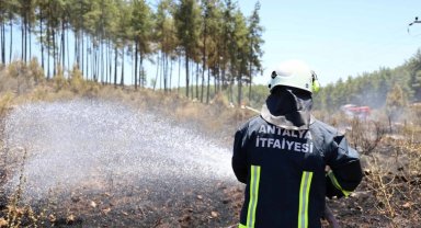Antalya İtfaiyesi'nden orman yangınlarına müdahale
