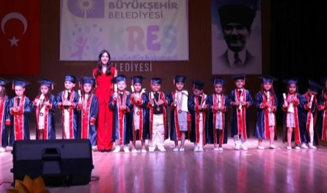 Antalya'da Kumlucalı miniklerden mezuniyet kutlaması