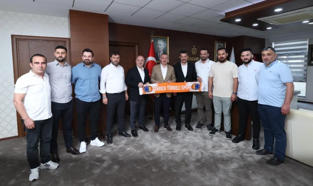 Başkan Büyükakın şampiyon sporcuları ağırladı
