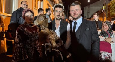 Bilecik Pazaryeri'nde gelenekler mizahla buluştu