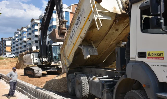 Bursa Gemlik'te yol açma çalışmaları hız kesmeden sürüyor
